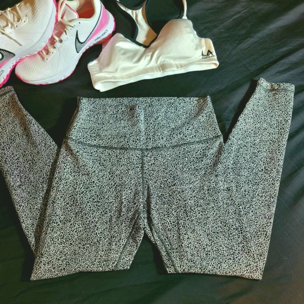 Lululemon yoga pants